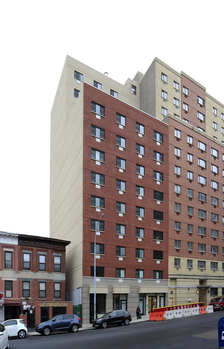 280 E Burnside Ave in Bronx, NY - Building Photo