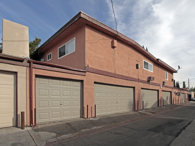 1810 W Sallie Ln in Anaheim, CA - Building Photo - Building Photo