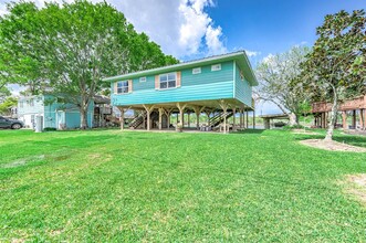 319 Palm Dr in Liverpool, TX - Building Photo - Building Photo