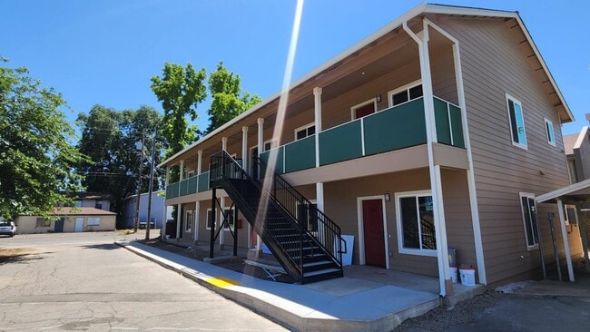 property at 728 W 1st Ave
