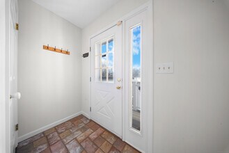 83 Carriage Dr in Milford, CT - Building Photo - Building Photo