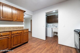 892 Branscomb Rd in Green Cove Springs, FL - Foto de edificio - Building Photo