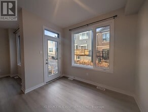 375 Les Emmerson Dr in Ottawa, ON - Building Photo - Building Photo