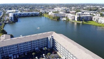 3122 Lake Bayshore Dr, Unit 218 in Bradenton, FL - Building Photo