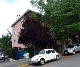 Constance Manor Apartments in Seattle, WA - Building Photo - Building Photo