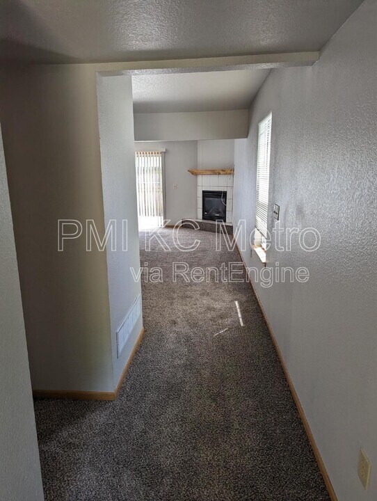 530 NE Churchill St in Lee's Summit, MO - Building Photo