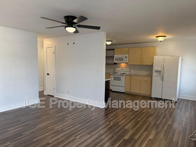 810 Lake Shore Dr in Lake Park, FL - Building Photo - Building Photo