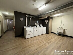 240 Babcock St in Brookline, MA - Building Photo - Building Photo