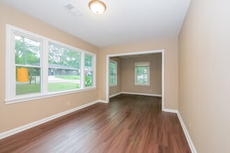 808 Pamela Dr in Griffin, GA - Building Photo - Building Photo
