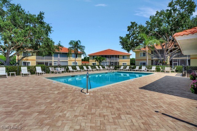 1758 Reuven Cir in Naples, FL - Foto de edificio