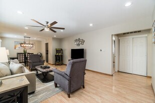 920 Apple St in Hoffman Estates, IL - Building Photo