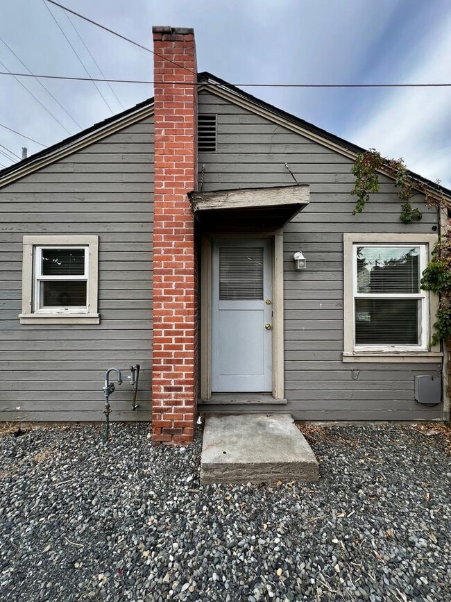 property at 708 S 14th Ave