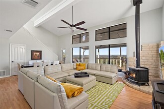 414 Gregg Dr in Spicewood, TX - Building Photo - Building Photo
