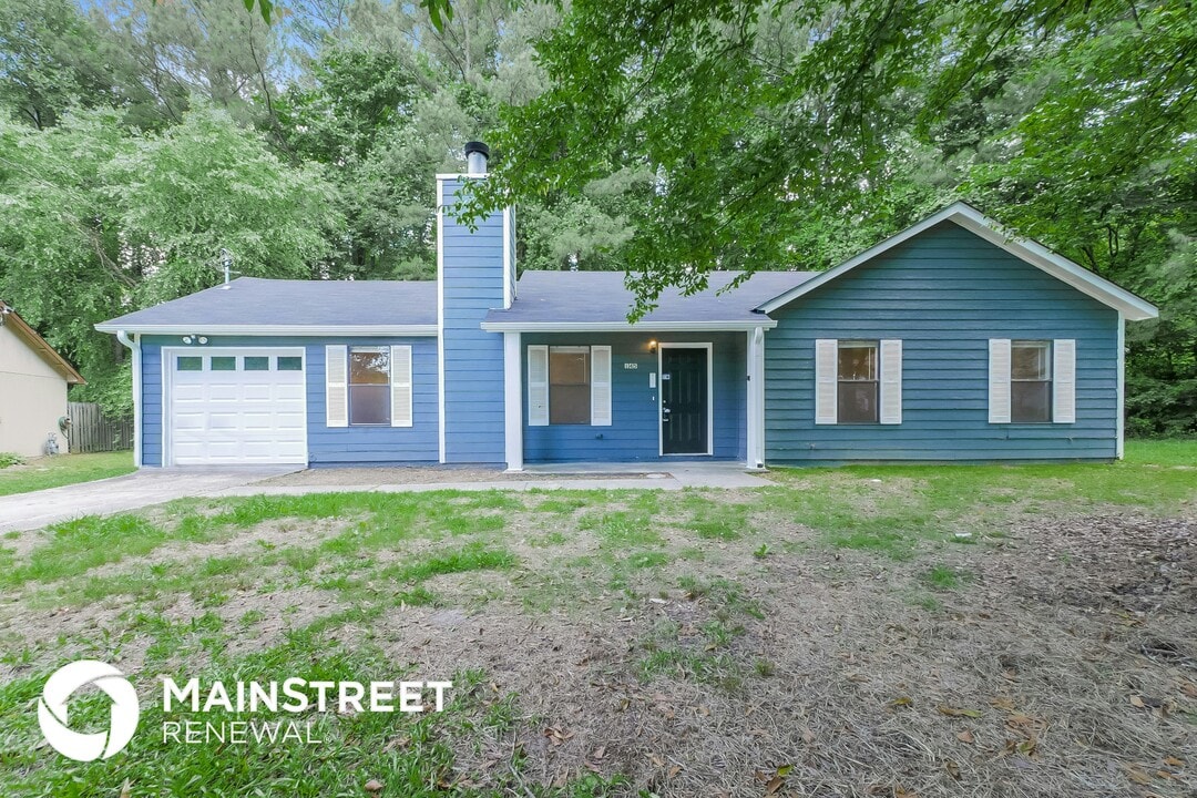 145 Lynda Ln in Fairburn, GA - Building Photo