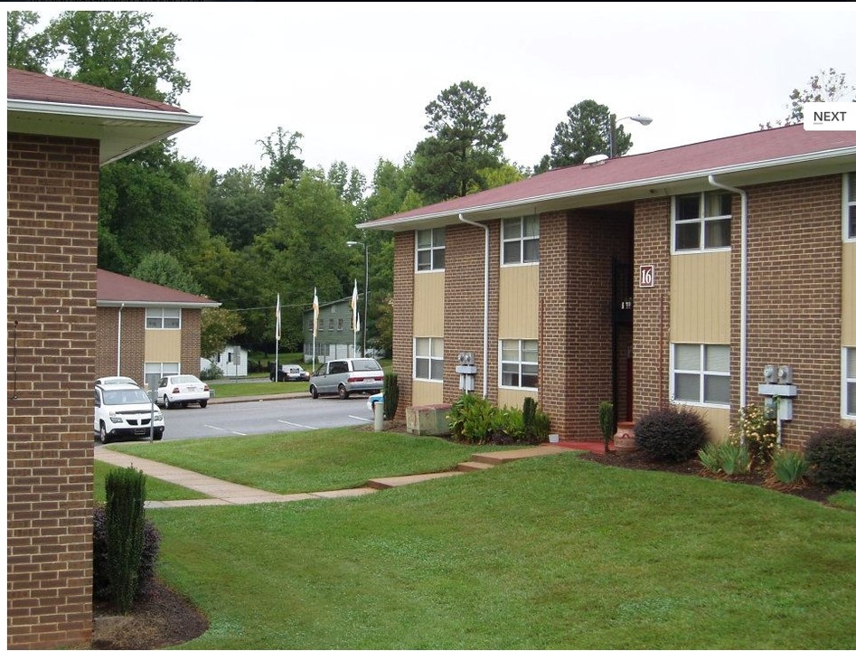 Silver Springs Terrace in Hickory, NC - Building Photo