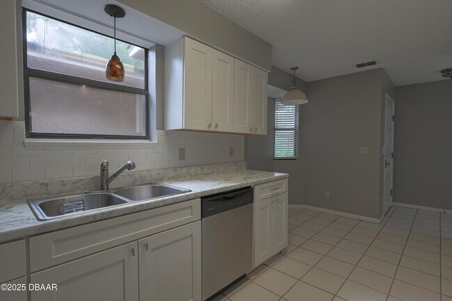 6175 Sequoia Dr in Port Orange, FL - Building Photo - Building Photo