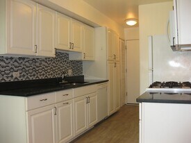 470 Stevenson Pl in Vernon Hills, IL - Building Photo