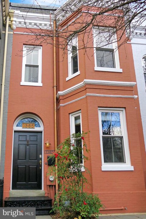 1385 F St NE in Washington, DC - Building Photo