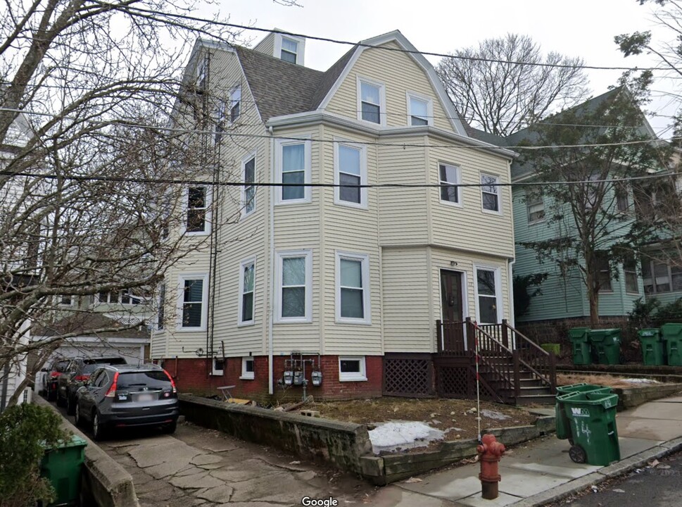 14 Fairmount St, Unit 1 in Medford, MA - Foto de edificio