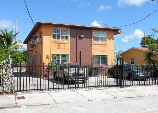 345 NW 35th St in Miami, FL - Building Photo - Building Photo