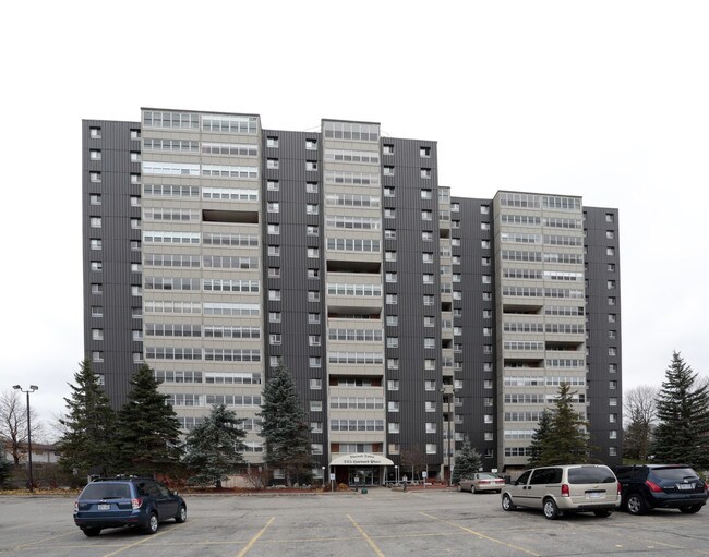 Bluevale Tower in Waterloo, ON - Building Photo - Primary Photo