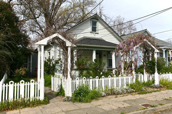 25 10th St in Santa Rosa, CA - Foto de edificio - Building Photo