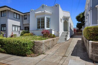 5831 Keith Ave in Oakland, CA - Building Photo - Building Photo