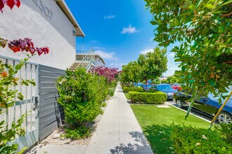 4307 W 28th St in Los Angeles, CA - Building Photo - Building Photo