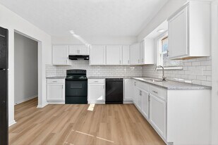 5201 Bagley Rd in Columbus, OH - Building Photo