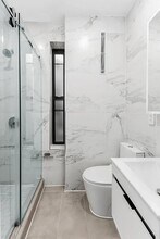 829 9th Ave, Unit 3D in New York, NY - Foto de edificio - Building Photo