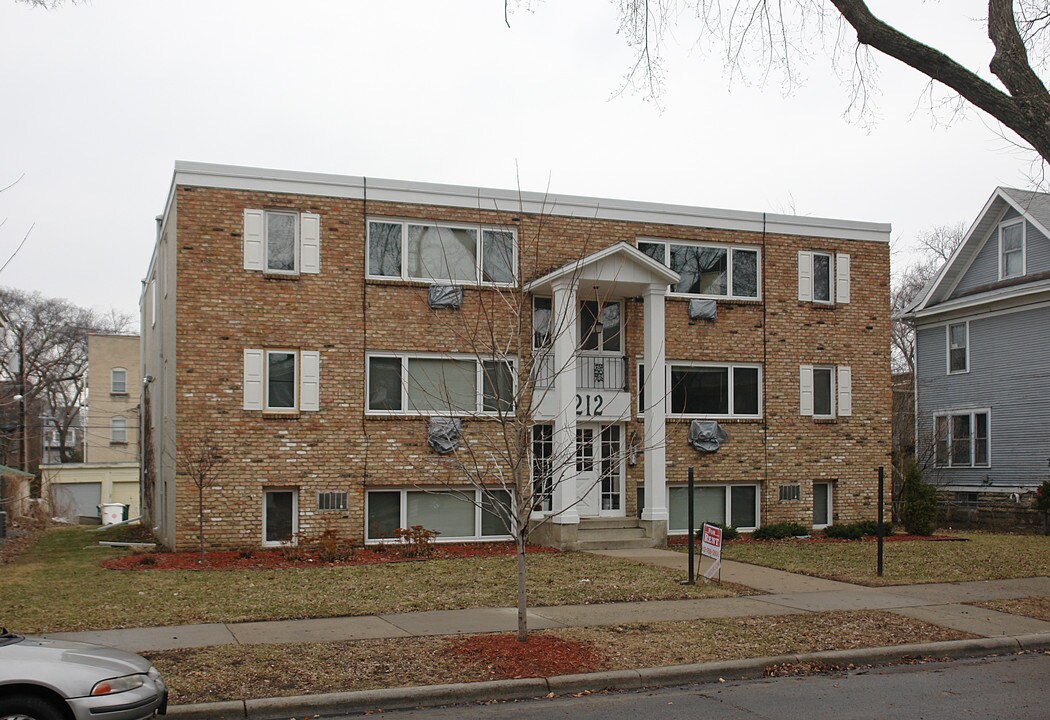 3212 Fremont Ave S in Minneapolis, MN - Foto de edificio