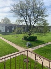 8932 Steven Dr in Des Plaines, IL - Building Photo - Building Photo