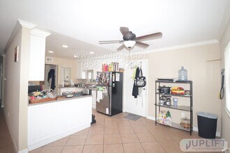 4924 Verde Dr in Oceanside, CA - Foto de edificio - Building Photo