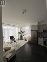 293 The Kingsway in Toronto, ON - Building Photo - Building Photo