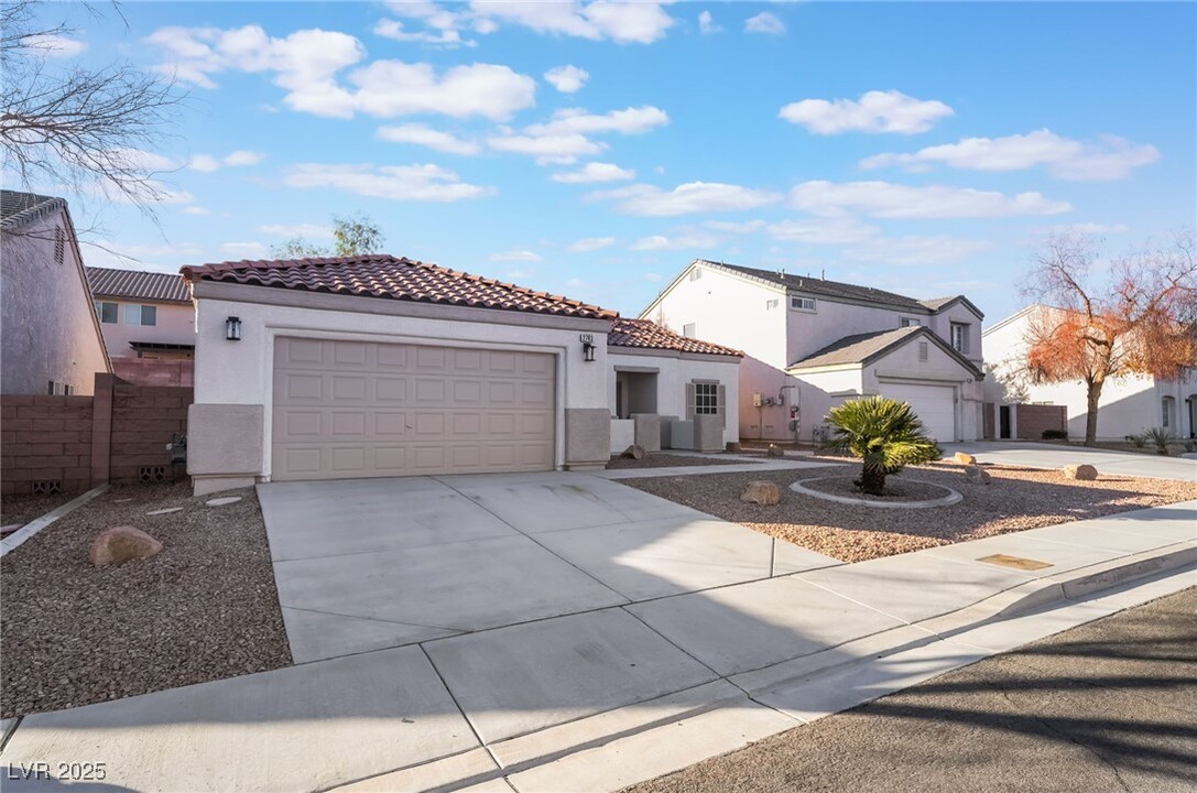 2743 Middleburgh Ct in Henderson, NV - Building Photo