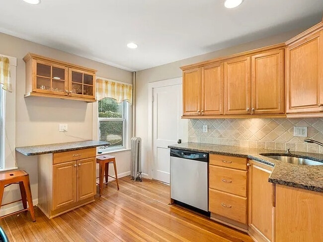 73 Bristol Rd, Unit A in Medford, MA - Building Photo - Building Photo