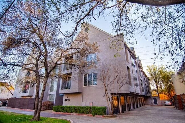 4303 Buena Vista St, Unit 305 in Dallas, TX - Building Photo - Building Photo