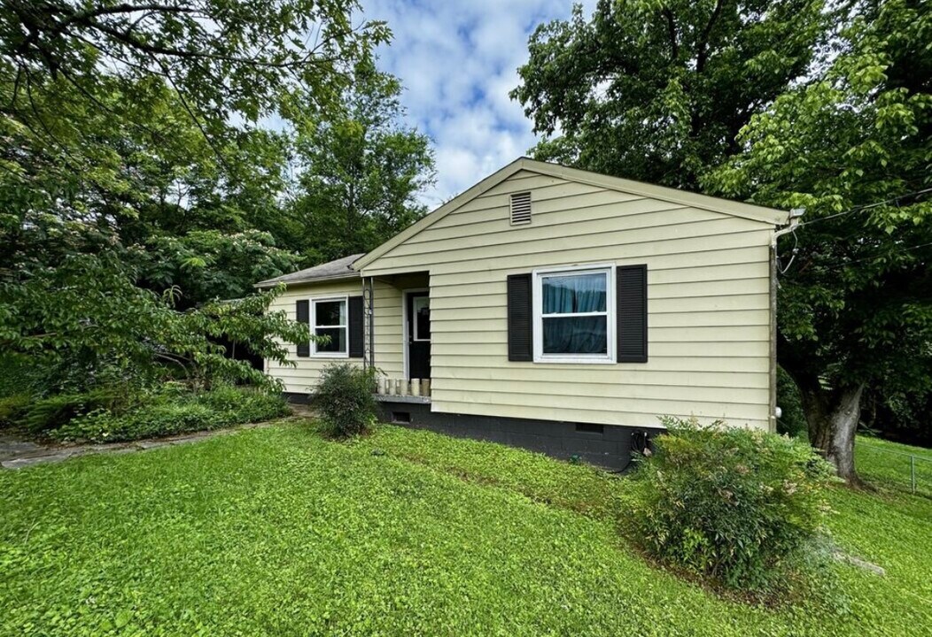 3419 Vaughn St in Knoxville, TN - Foto de edificio
