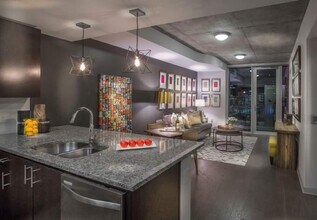 1625 Main St in Houston, TX - Building Photo - Building Photo