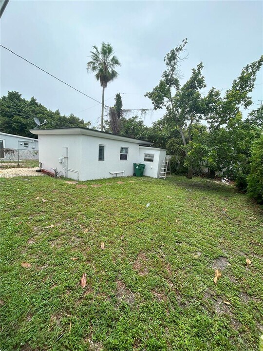 1220 NE 110th Terrace in Miami, FL - Building Photo