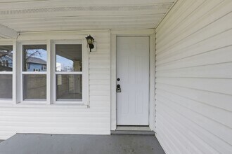 228 E Siebenthaler Ave in Dayton, OH - Foto de edificio - Building Photo