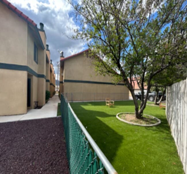 21640 Brook Dr in Tehachapi, CA - Building Photo - Building Photo