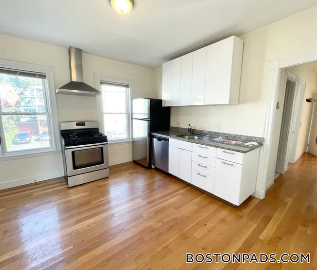 18 Eastman St