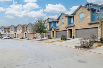 University Village Townhomes in Round Rock, TX - Building Photo - Building Photo