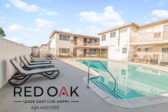 6045 Whitsett Ave in Los Angeles, CA - Building Photo - Building Photo