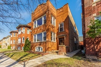 1845 S Oak Park Ave in Berwyn, IL - Building Photo - Building Photo