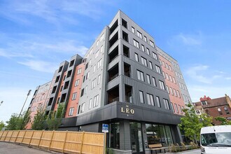 60 Leo M Birmingham Pky, Unit 507 in Boston, MA - Foto de edificio - Building Photo