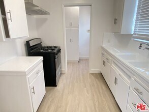 2616 S Barrington Ave in Los Angeles, CA - Building Photo - Building Photo