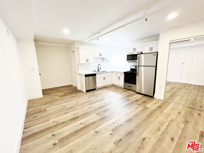 11430 Cedar Ave in Hawthorne, CA - Building Photo - Building Photo