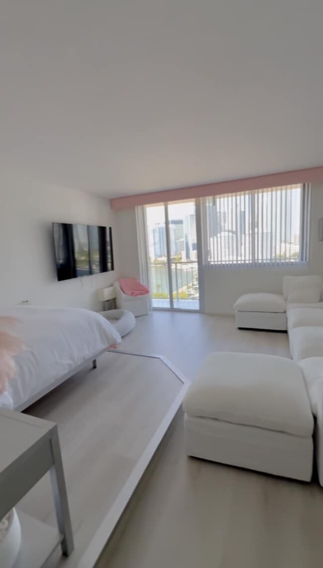 520 Brickell Key Dr, Unit A1617 in Miami, FL - Building Photo - Building Photo